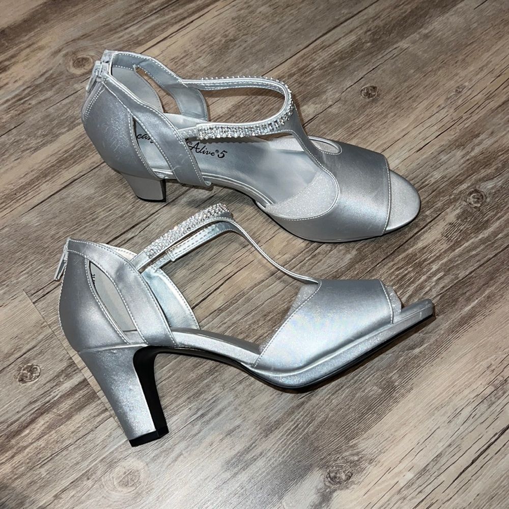 Easy street heels NWOT